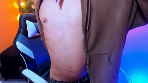 Snapshot of luke_howland chatting on 01/23/25, 08:13 Luke online show from 01/23/25, 08:13