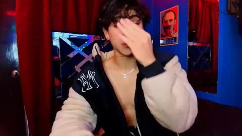 Snapshot of luke_howland chatting on 12/17/25, 12:38 Luke online show from 12/17/25, 12:38