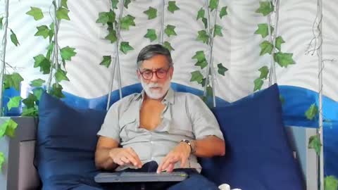 Snapshot of lukecrews chatting on 03/03/25, 06:55 Luke Crews online show from 03/03/25, 06:55