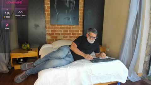 Snapshot of lukecrews chatting on 09/28/25, 08:03 Luke Crews online show from 09/28/25, 08:03