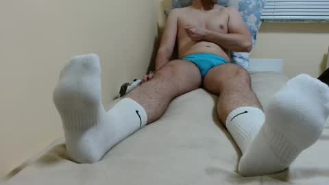 Snapshot of lukx66 chatting on 10/19/25, 05:46 Luke online show from 10/19/25, 05:46