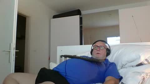 Snapshot of luley58 chatting on 09/15/25, 06:52 luley58 online show from 09/15/25, 06:52