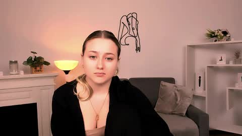 Lily online show from 04/08/26, 09:37