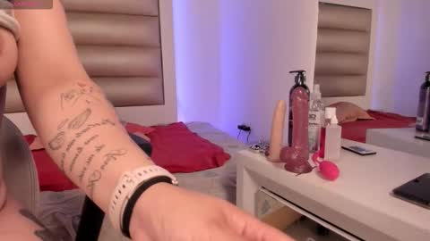 elizabeth online show from 11/13/25, 12:37