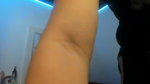 Snapshot of lulu_js_ chatting on 05/27/26, 11:40 elizabeth online show from 05/27/26, 11:40