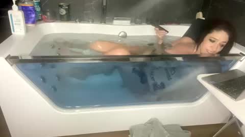 Lulu online show from 01/19/25, 07:04