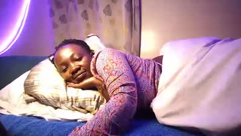 lulu_sparks1 online show from 10/04/25, 01:14