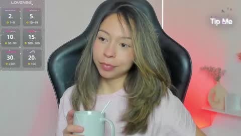 luluuberry online show from 11/19/25, 10:59