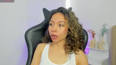 luluuberry online show from 12/03/25, 07:12