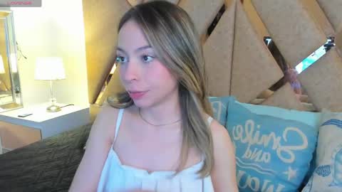 luluuberry online show from 06/01/26, 07:37