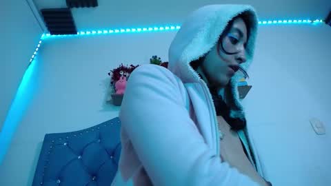 Snapshot of luly_blue chatting on 12/03/24, 10:28 Luly online show from 12/03/24, 10:28