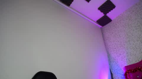 Snapshot of luly_blue chatting on 09/13/25, 04:56 Luly online show from 09/13/25, 04:56