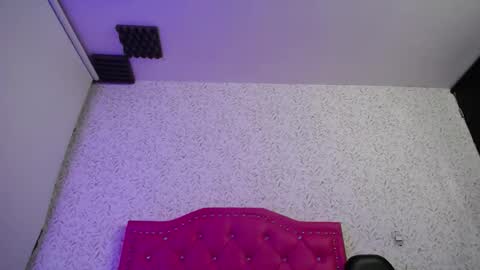 Snapshot of luly_blue chatting on 10/15/25, 04:12 Luly online show from 10/15/25, 04:12