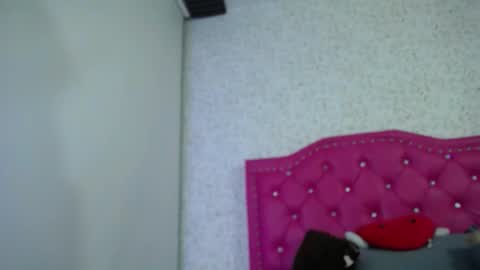 Snapshot of luly_blue chatting on 10/23/25, 04:12 Luly online show from 10/23/25, 04:12