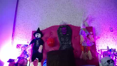 Snapshot of luly_blue chatting on 10/24/25, 10:28 Luly online show from 10/24/25, 10:28