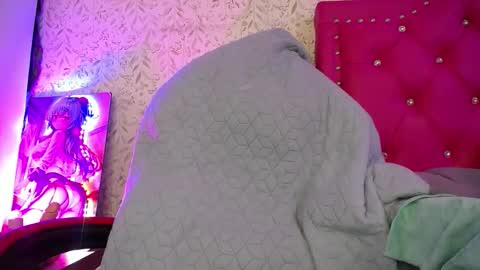 Snapshot of luly_blue chatting on 11/15/25, 04:43 Luly online show from 11/15/25, 04:43