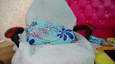 Snapshot of luly_blue chatting on 11/29/25, 04:10 Luly online show from 11/29/25, 04:10