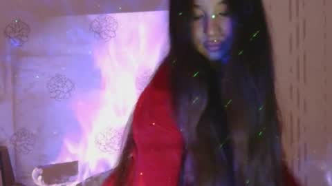 Snapshot of lumiheart chatting on 11/23/25, 04:51 Anora online show from 11/23/25, 04:51