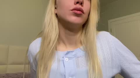 Snapshot of lumineess chatting on 04/14/26, 07:31 Catherine online show from 04/14/26, 07:31