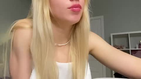 Snapshot of lumineess chatting on 04/15/26, 07:58 Catherine online show from 04/15/26, 07:58