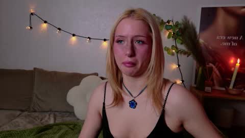 Snapshot of lumlue chatting on 03/17/26, 12:41 Nora online show from 03/17/26, 12:41