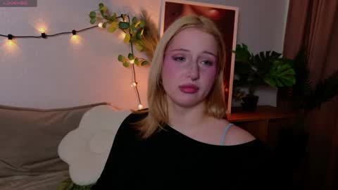 Snapshot of lumlue chatting on 04/01/26, 11:11 Nora online show from 04/01/26, 11:11