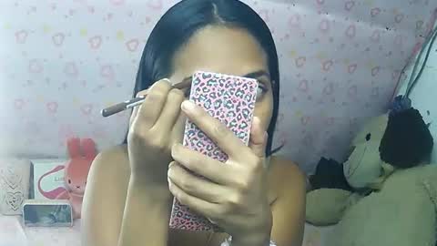 Snapshot of luna019 chatting on 10/18/25, 10:05 Luna online show from 10/18/25, 10:05