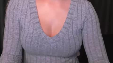 Snapshot of luna1vibe chatting on 12/17/25, 04:18 luna1vibe online show from 12/17/25, 04:18