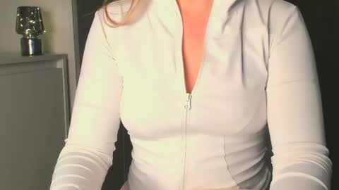 luna1vibe online show from 06/30/26, 06:03