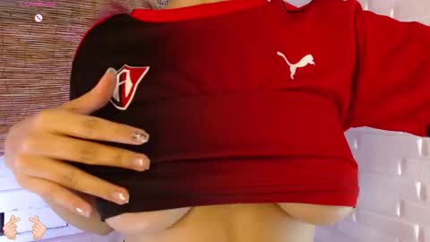 Snapshot of luna_7_777 chatting on 01/17/26, 05:12 Luna online show from 01/17/26, 05:12