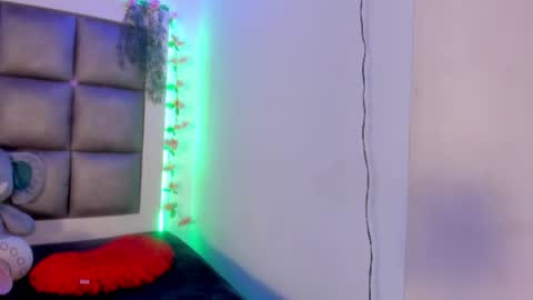 Snapshot of luna__scarlett chatting on 06/30/26, 05:30 luna online show from 06/30/26, 05:30