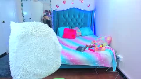 luna_analya online show from 09/13/25, 12:16