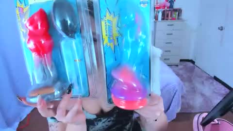 luna_analya online show from 11/18/25, 04:22