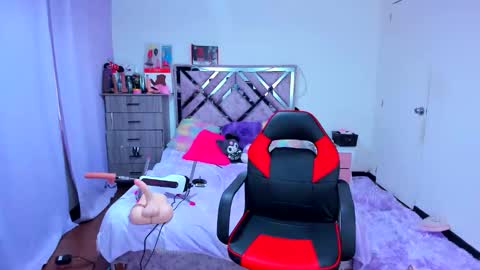 luna_analya online show from 12/03/25, 11:41