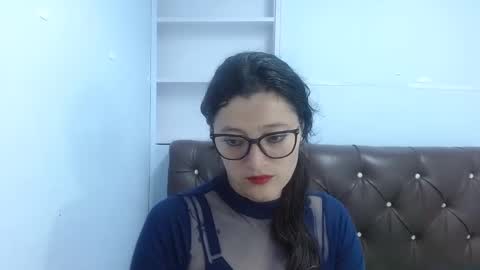 Snapshot of luna_azul_15 chatting on 01/06/25, 04:34 dalia online show from 01/06/25, 04:34