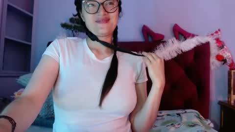 Snapshot of luna_azul_15 chatting on 01/14/25, 02:00 dalia online show from 01/14/25, 02:00