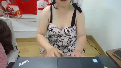 luna_baby999 online show from 12/16/25, 11:48