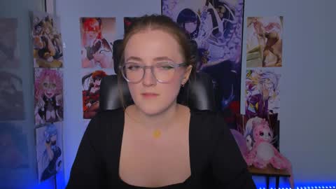 luna_berryy online show from 01/17/25, 08:33