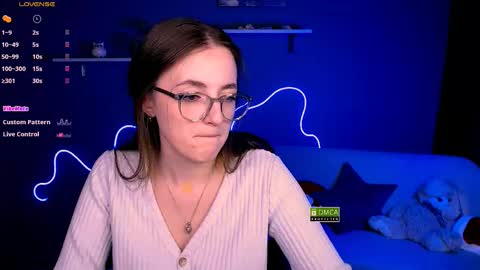 luna_berryy online show from 02/12/25, 11:41