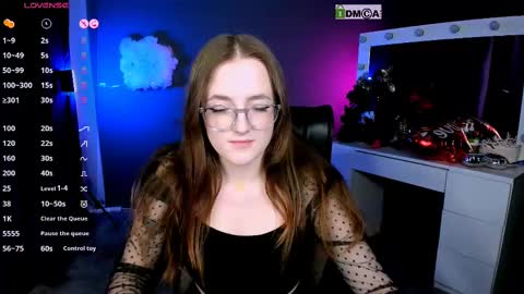 luna_berryy online show from 02/17/25, 11:09