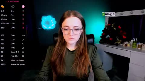 luna_berryy online show from 02/21/25, 08:38