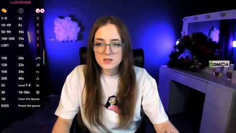 luna_berryy online show from 02/24/25, 08:25