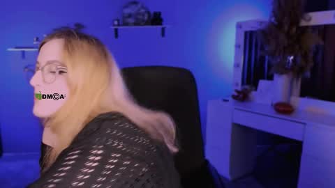 luna_berryy online show from 09/09/25, 07:35