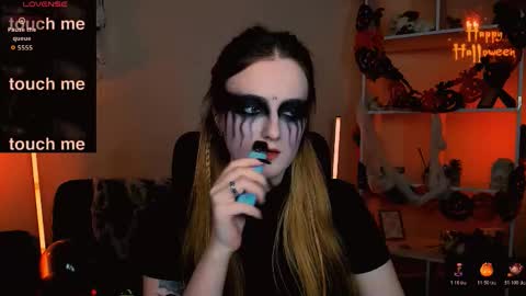 luna_berryy online show from 10/23/25, 07:23