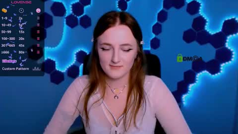 luna_berryy online show from 11/26/25, 09:16