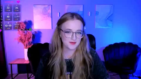 luna_berryy online show from 03/06/26, 07:54