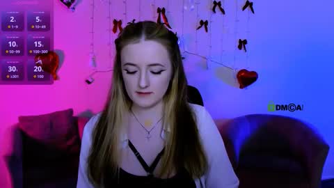 luna_berryy online show from 03/27/26, 08:41