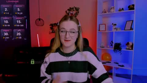 luna_berryy online show from 04/12/26, 07:30