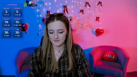 luna_berryy online show from 04/28/26, 02:27