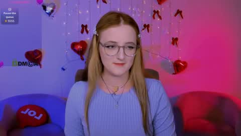 luna_berryy online show from 05/08/26, 07:52